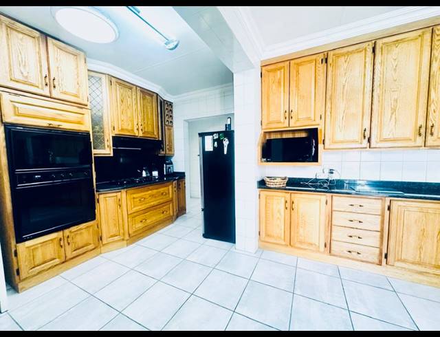3 BEDROOM FREEHOLD FOR SALE IN BRACKENHURST